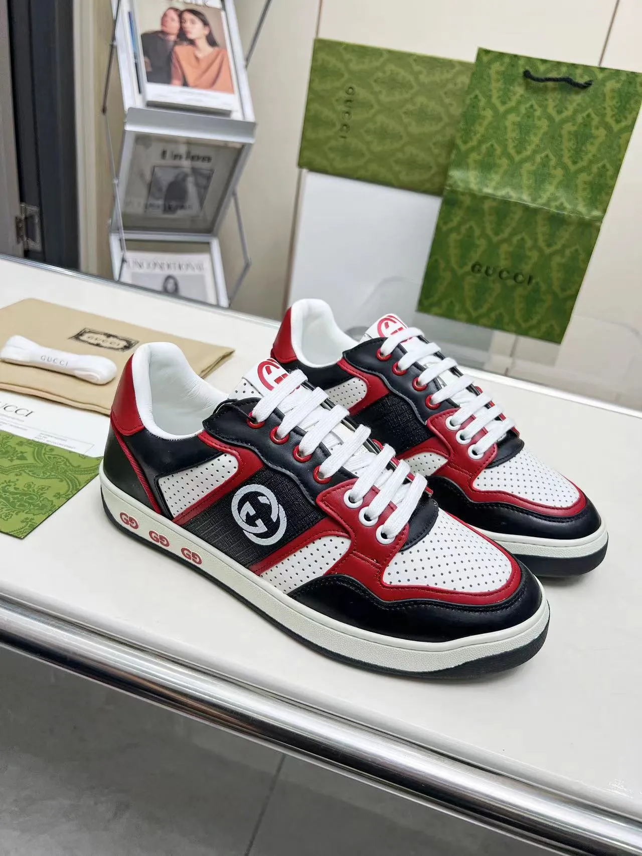 P620 💞💞Gucci G Home’s latest popular sports shoes, couple’s style, casual, retro white shoes 🌸🌸🌸 New popular series. The exquisite and compact interlocking double G logo romantically interprets the aesthetic concept of this series. Made of off-white leather, retro inspiration is cleverly blended into the sneaker design to reinterpret the brand logo. Exquisitely packaged at the delivery counter 🛍📦 ▪️Fabric: Original custom-made imported first-layer cowhide leather ▪️Lining: Original custom-made imported cowhide lining ▪️Outsole: Original molded two-color TPU outsole ▪️Size: Women's 35-40 / Men's 39-45